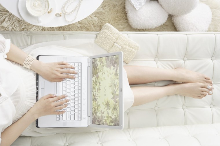 Девушка с ноутбуком