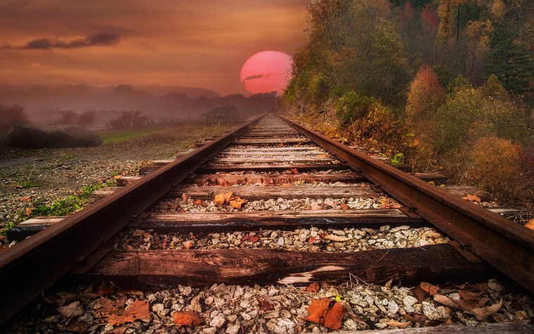 Железная дорога уходящая в закат