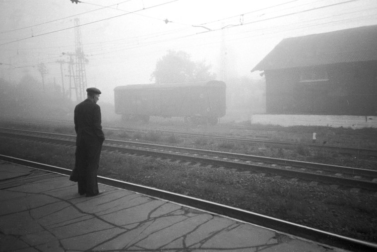 Мужчина на перроне