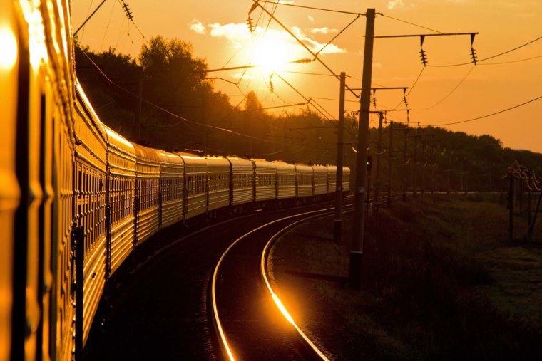 Поезд уходящий вдаль