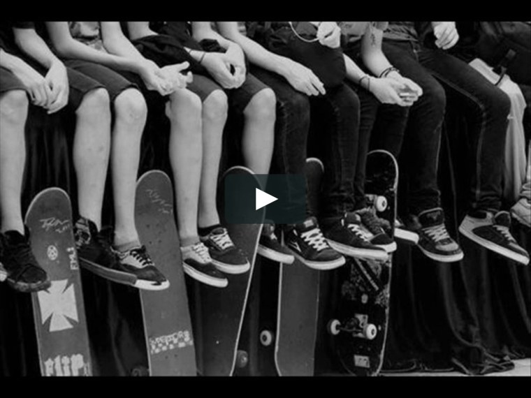 Подростки скейтеры