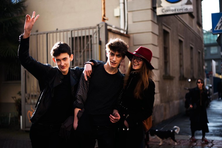 Парни друзья