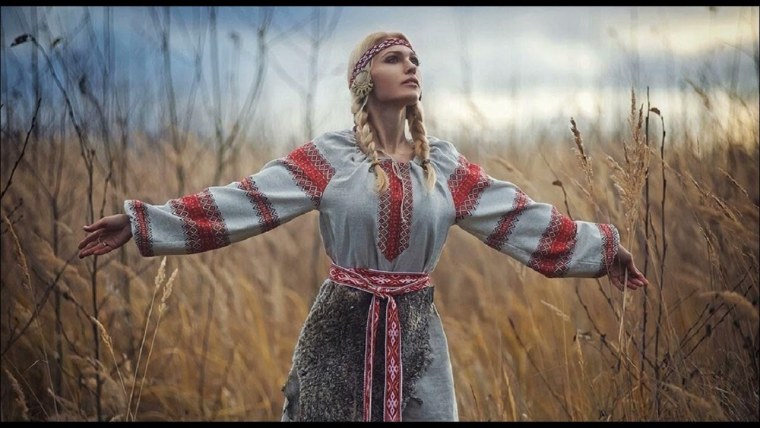 Дарья Лефлер в образе славянки