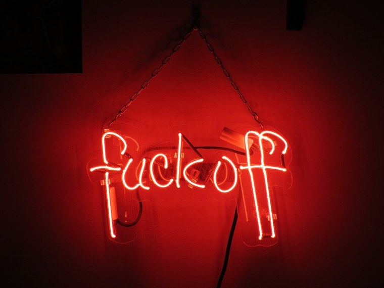 Красный неон цвет