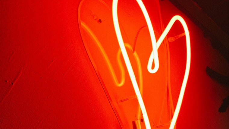 Красный неоновый огонь