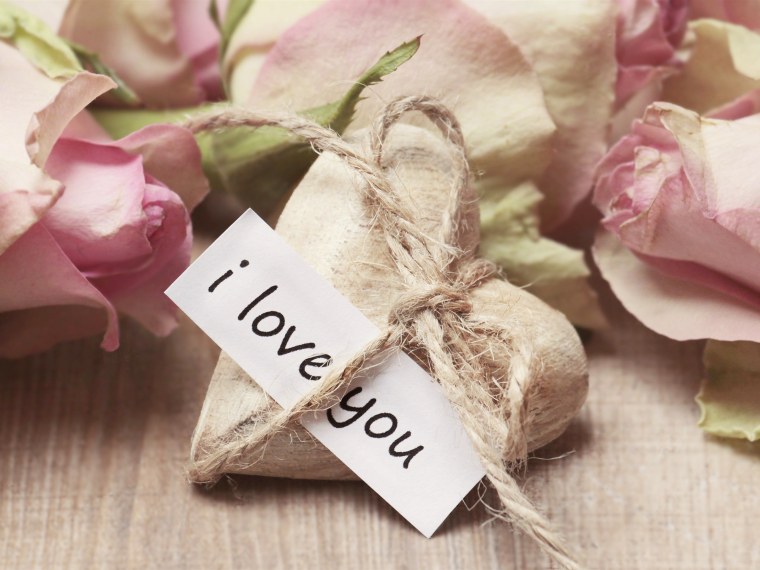 Нежные обои любовь