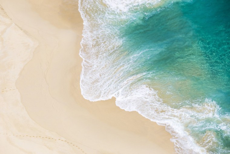 Море волны песок