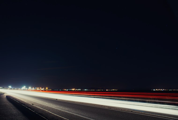 Ночная дорога в машине