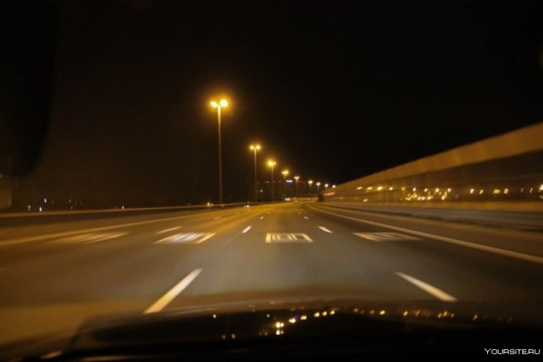 Трасса с фонарями