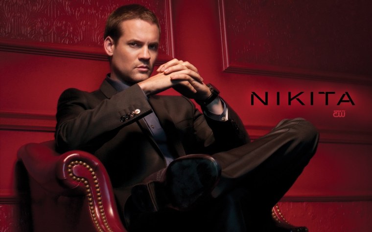 Мужчина в кресле