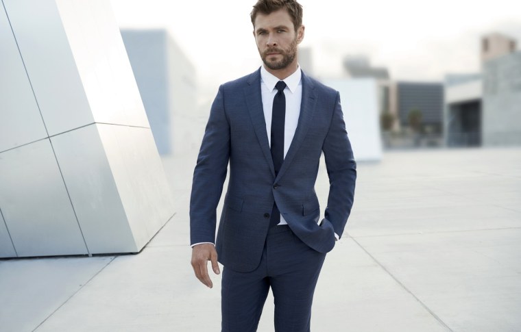 Крис Хемсворт в костюме