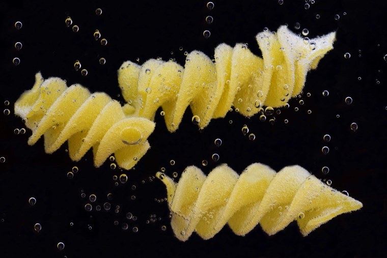 Макароны в воде макро