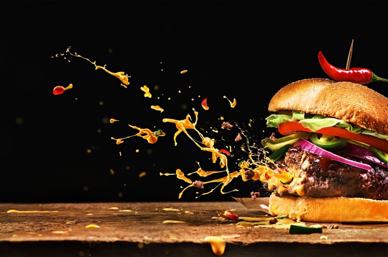 Бургеры на темном фоне