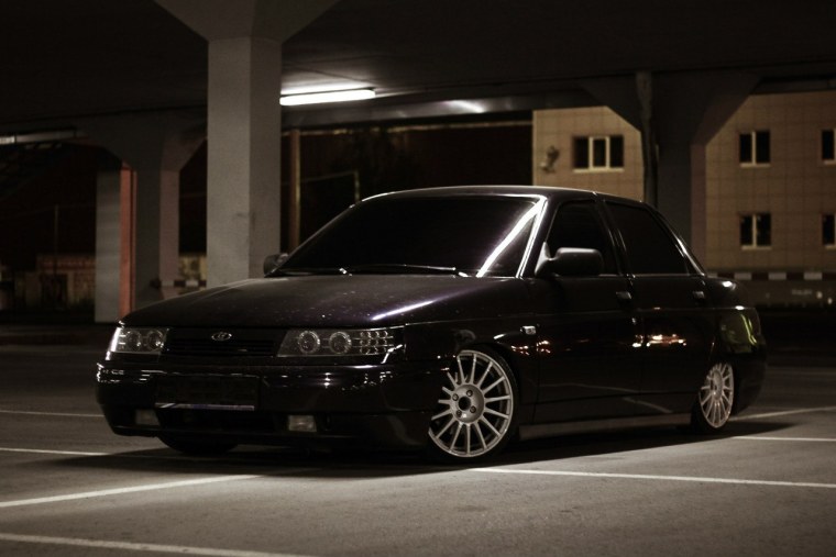 ВАЗ 2110 черная тюнингованная