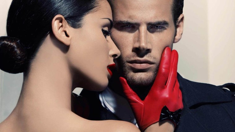 Красивые мужчина и женщина