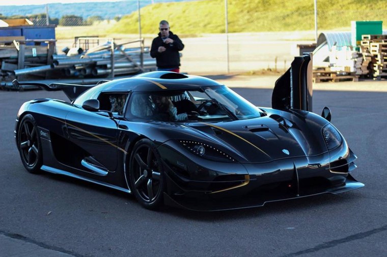 Koenigsegg Agera черная