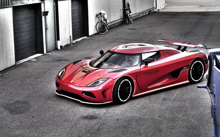 Кенигсегг АГЕРА красная