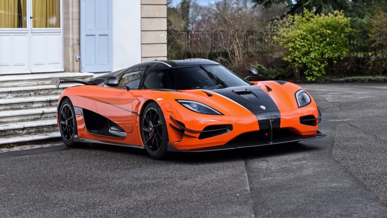Машина Koenigsegg Agera