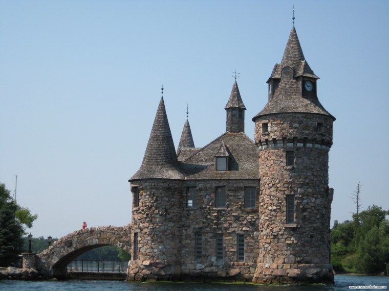 Замок с острыми башнями