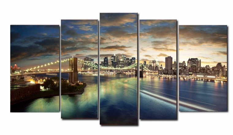 Черно белые картины с ярким акцентом