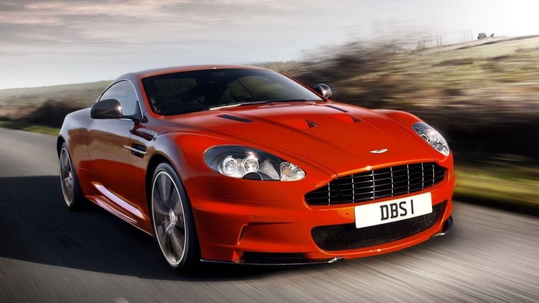 Aston Martin DBS v12 красный