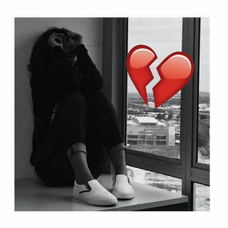 Разбитое сердце с надписью