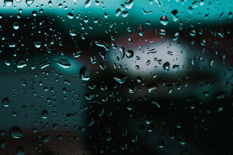 Капли на стекле обои