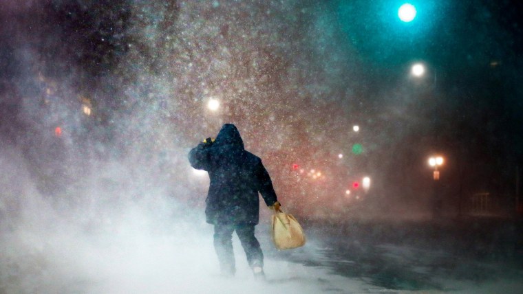 Падал белый снег