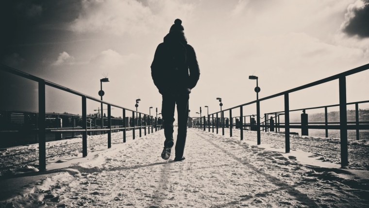 Человек уходит в даль