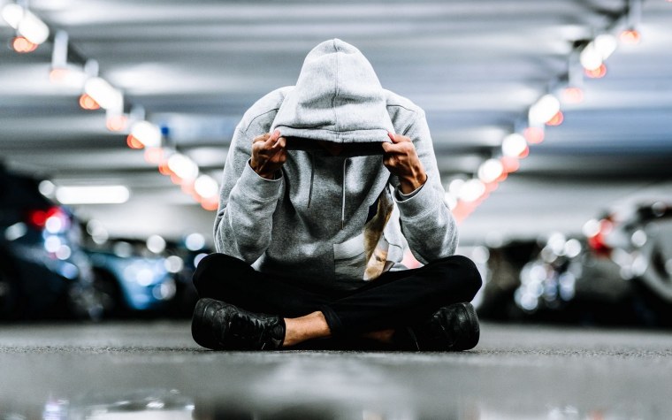 Человек в капюшоне