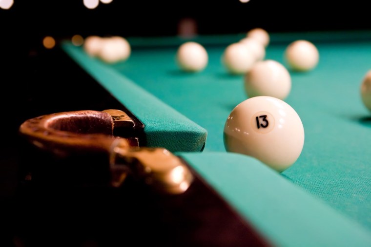 Шары на бильярдном столе