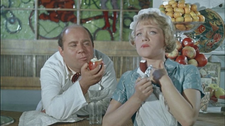 Алиса Фрейндлих в фильме полосатый рейс