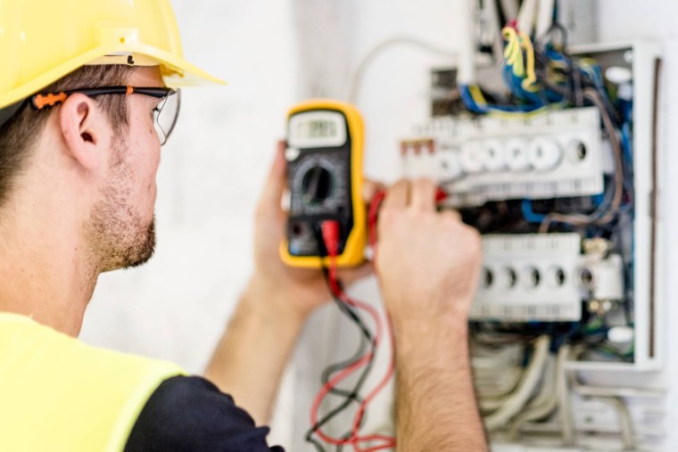 Красивый электрик