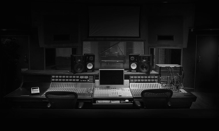 Студия звукозаписи диджейский пульт