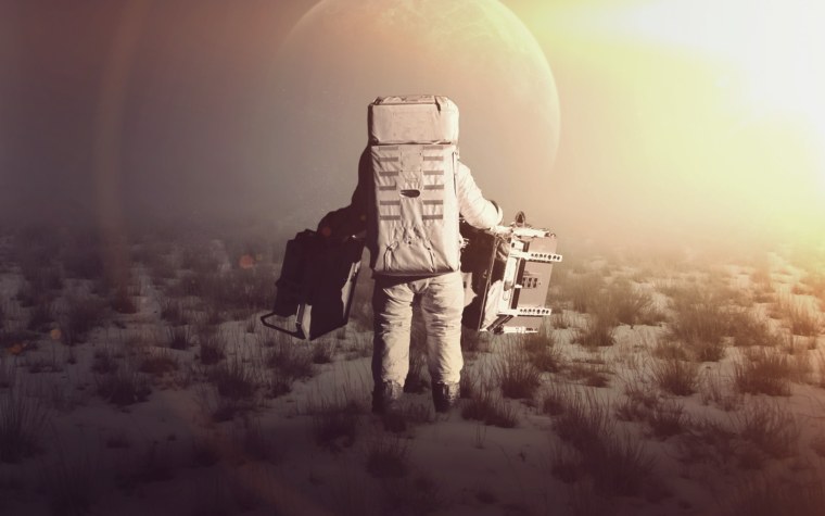 Космонавт вдалеке