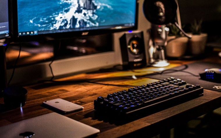 Мощный компьютер с монитором