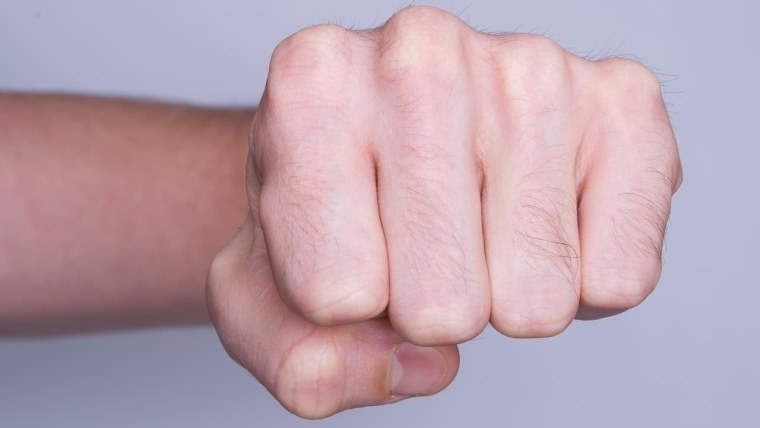 Жест сжатый кулак