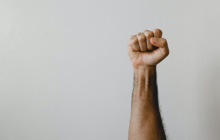 Сжимание кулака