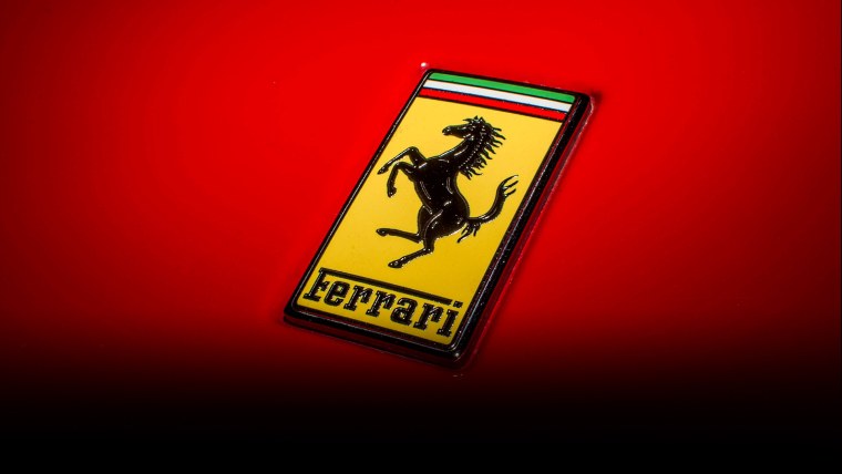 Белые обои на стену с машинами