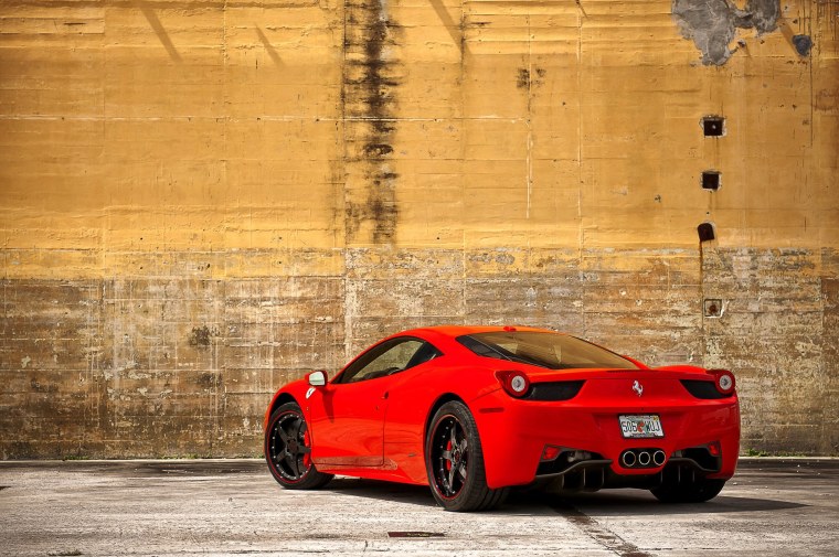 Ferrari 458 Italia красная