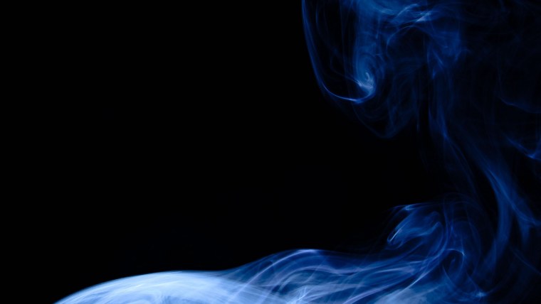 Темно синий дым