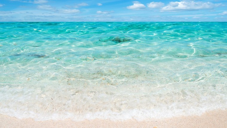 Бирюзовое море и белый песок