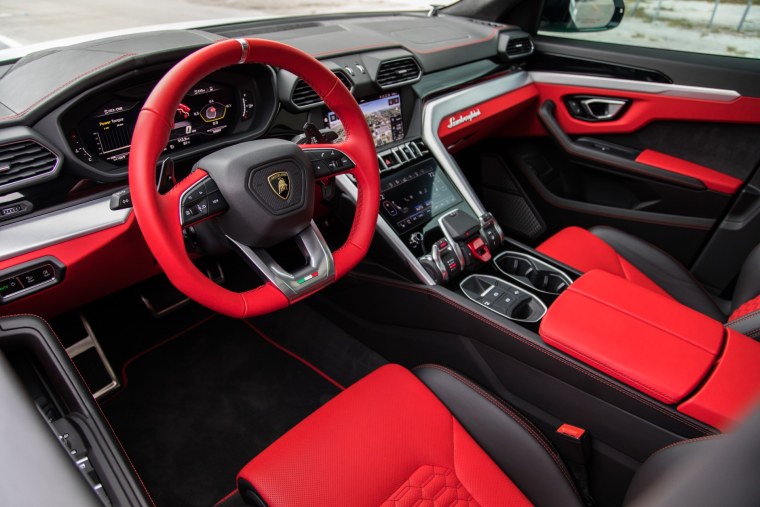 Lamborghini Urus 2019 салон