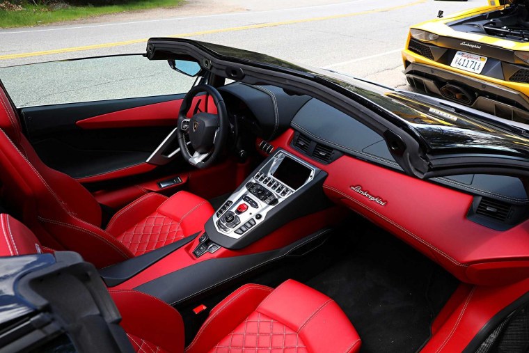 Lamborghini Aventador s Roadster Red