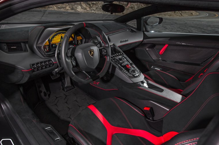 Lamborghini Aventador 2021 салон