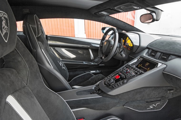 Ламборджини авентадор черный салон