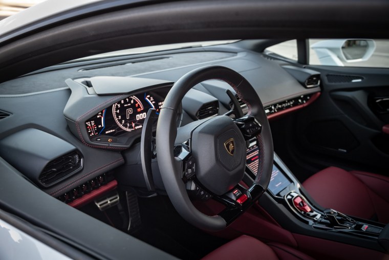 Lamborghini Huracan EVO салон