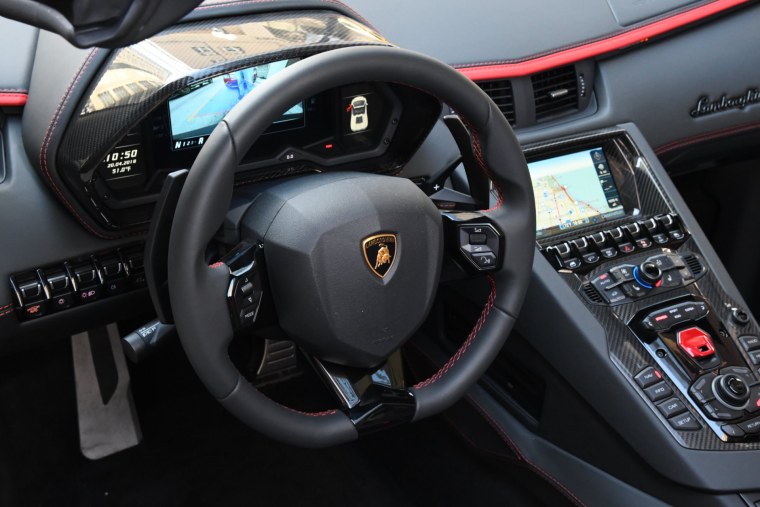 Lamborghini Aventador 2021 салон