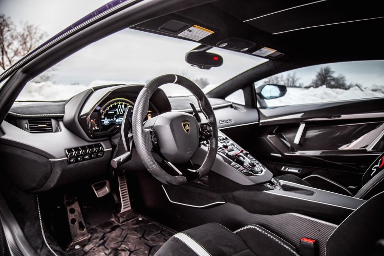 Lamborghini Aventador SVJ 63 салон