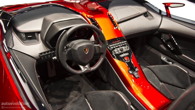 Lamborghini Aventador торпеда